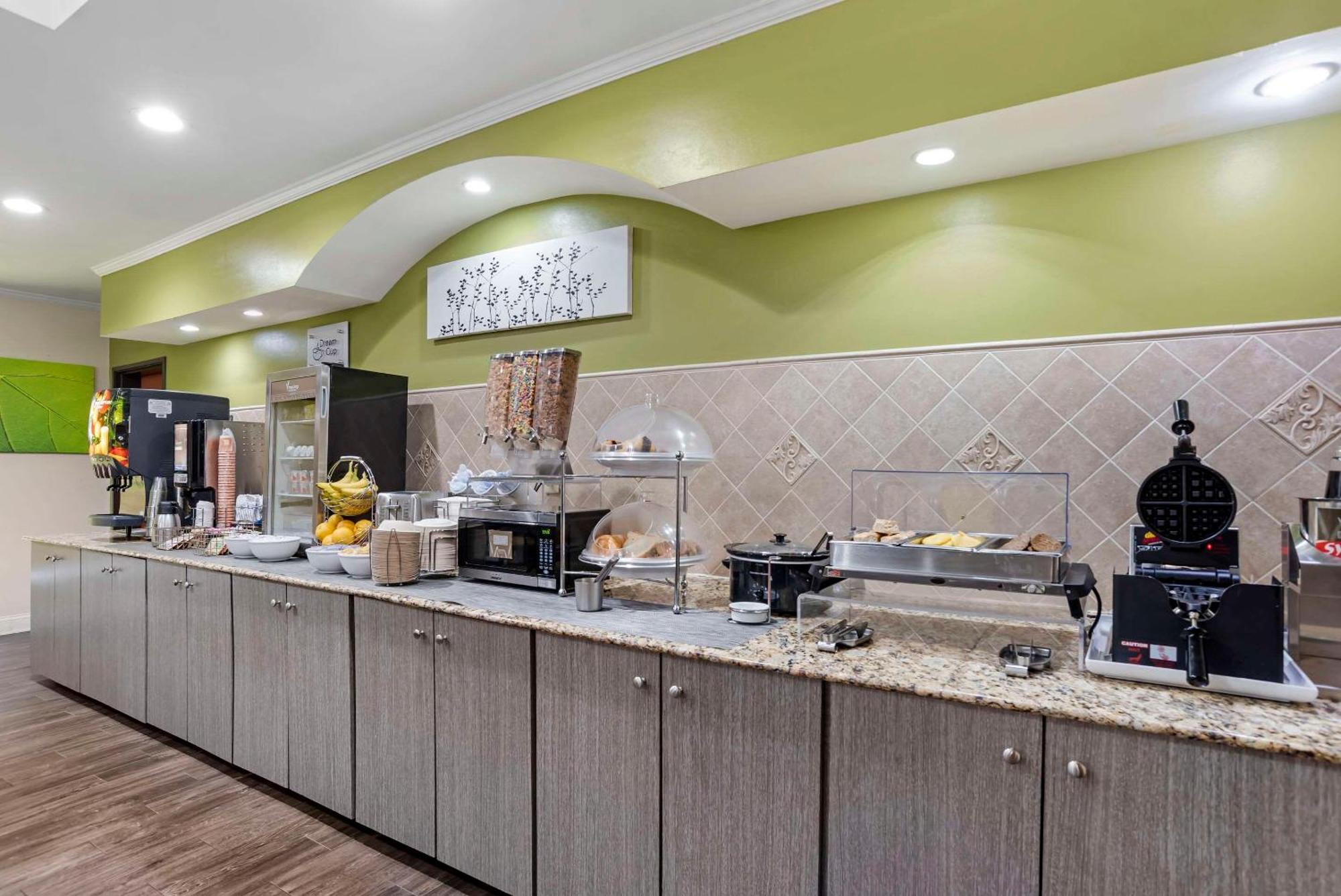 Sleep Inn & Suites Montgomery East I-85 Экстерьер фото